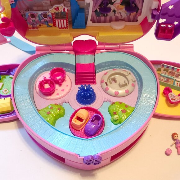 Polly Pocket 2-in-1 Travel Toy Playset with 2 Micro Dolls & Toy - Picture 2 of 11
